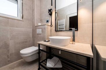 هتل Rooms & Restaurant Matanovi Dvori