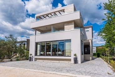 هتل Rooms & Restaurant Matanovi Dvori