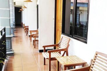 فندق Salma Syariah Mitra Reddoorz Near Terminal Baru Kediri