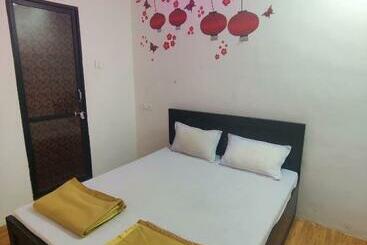 Пансион Oyo Home 85216 Yesha Homestay