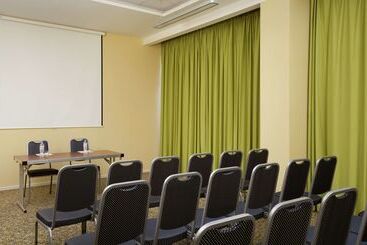 هتل Hilton Garden Inn Moscow New Riga