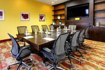 هتل Hilton Garden Inn Queretaro