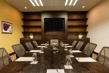 هتل Hilton Garden Inn Queretaro