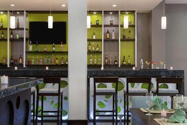 هتل Hilton Garden Inn Queretaro