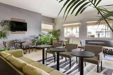 هتل Hilton Garden Inn Queretaro