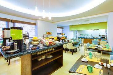 هتل Hilton Garden Inn Queretaro