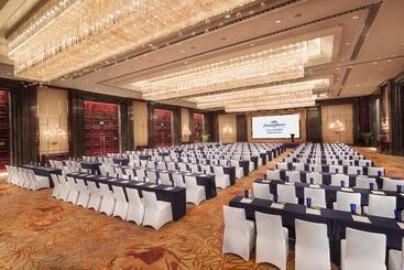 هتل Howard Johnson Kangda Plaza Qingdao