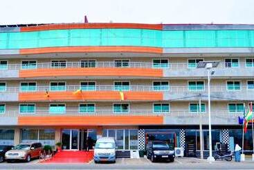 هتل Nobila Airport