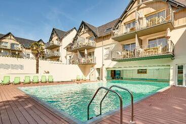 هتل Résidence Vacances Bleues Les Jardins D Arvor