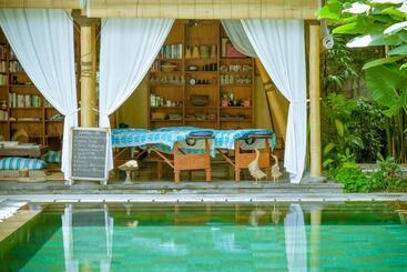 هتل The Open House Jimbaran Bali