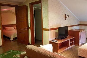 هتل Vila Sigal Pogradec