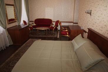 هتل Vila Sigal Pogradec