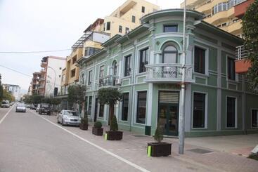 هتل Vila Sigal Pogradec