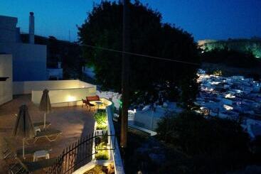 Little Lindos Sea View Studios
