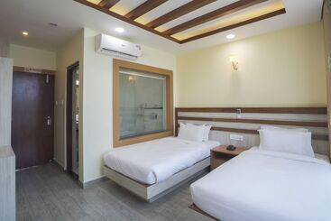 استراحتگاه Chitwan Midtown