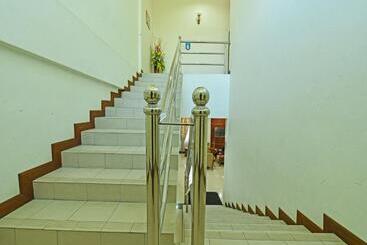 호텔 Super Capital O 90434 Marmoris House