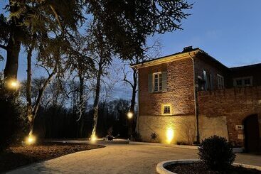 پانسیون Chateau Du Go