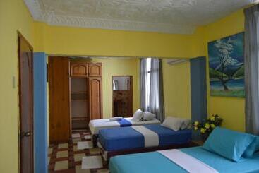 پانسیون Hostal El Naufrago 2