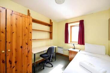 هاستل Comfortable Rooms At Crescent Hall Oxford   Campus Accommodation