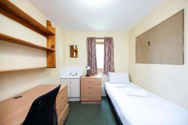 هاستل Comfortable Rooms At Crescent Hall Oxford   Campus Accommodation