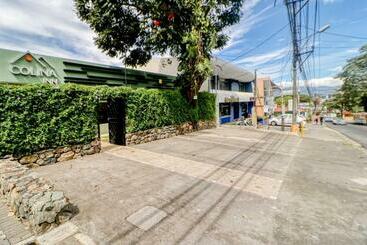 住宿加早餐  Colina Inn