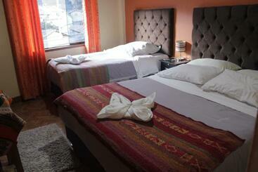 هتل Hostal Qorisonqo Inn Ollantaytambo