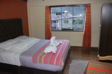 هتل Hostal Qorisonqo Inn Ollantaytambo
