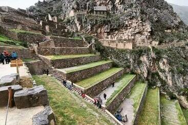 هتل Hostal Qorisonqo Inn Ollantaytambo