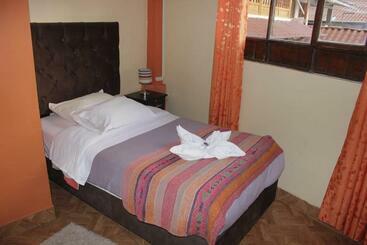 هتل Hostal Qorisonqo Inn Ollantaytambo