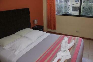 هتل Hostal Qorisonqo Inn Ollantaytambo
