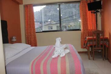 هتل Hostal Qorisonqo Inn Ollantaytambo