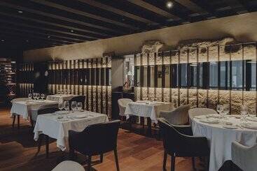 هتل Santa Maria Briones