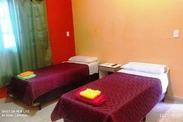 پانسیون Hostal Lo De Ramona