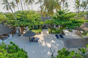 هتل Poa Poa Bungalows