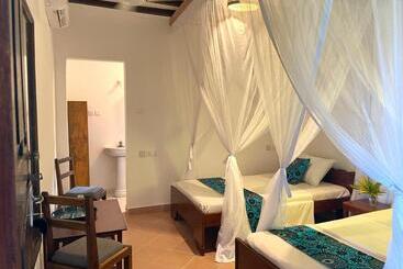 هتل Poa Poa Bungalows
