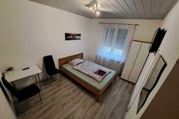 펜션 Hostelhollabrunn