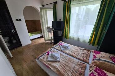 پانسیون Sipos Vendég és Apartmanház
