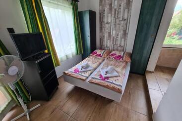 پانسیون Sipos Vendég és Apartmanház