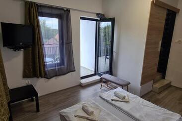 پانسیون Sipos Vendég és Apartmanház