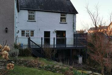 تختخواب و صبحانه Rooms By The River At Glan Aber
