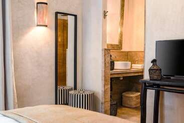 هتل Hôtel Oasis Dakhla