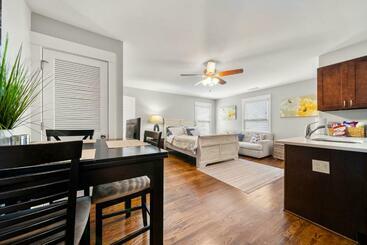 פנסיון Lovely Cozy Studio In Heart Of Atlanta