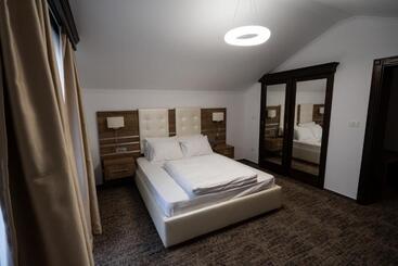 Pensiunea White Residence