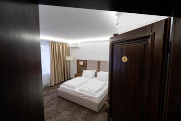 Pensiunea White Residence