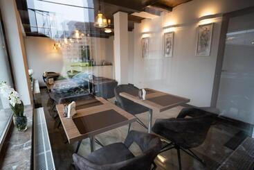 Pensiunea White Residence