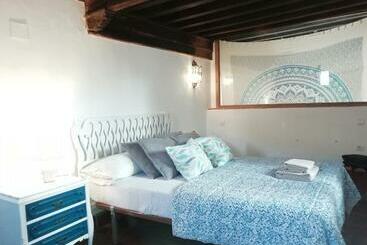 هاستل Fery & Nico