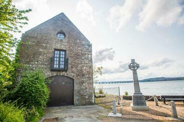 تختخواب و صبحانه The Old Boathouse