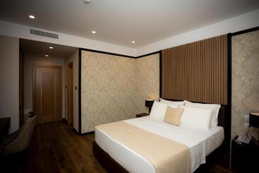 Deluxe Resort And Spa