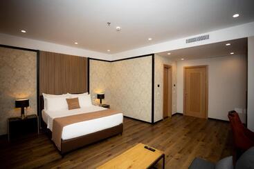 Deluxe Resort And Spa