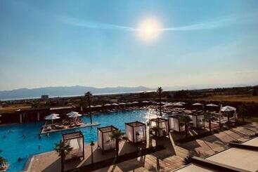 Deluxe Resort And Spa